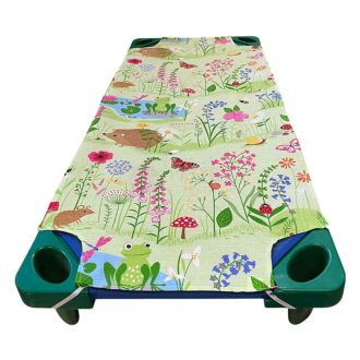   Óvodai fektetőre való sima vászon lepedő mezei rét sünikkel